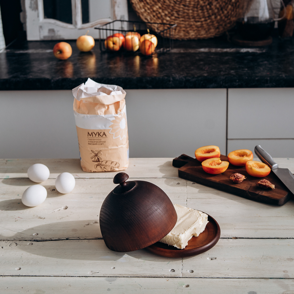 Масленка из дерева Сибирский Кедр для сливочного масла. MS5