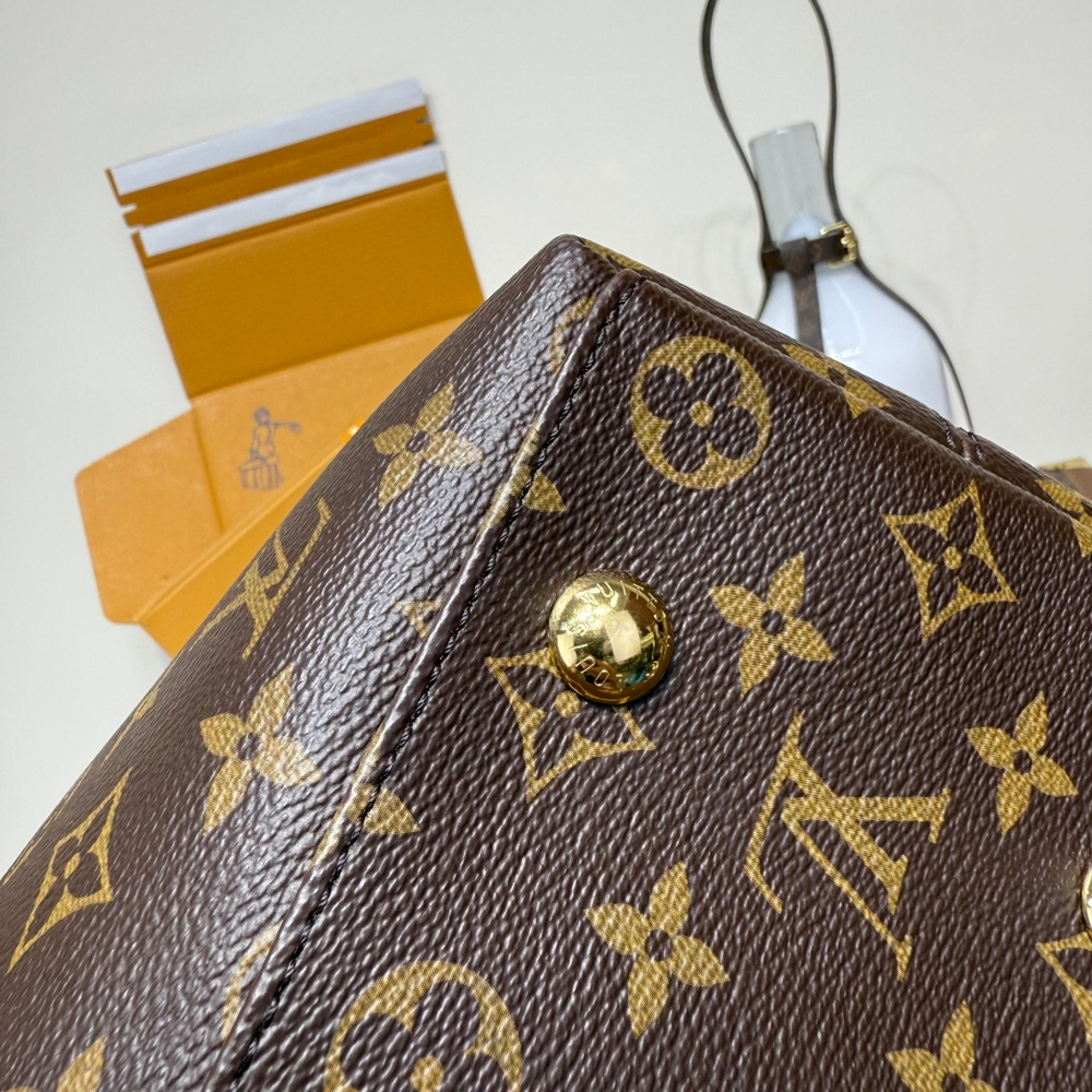 Louis Vuitton Again