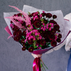 53. Букет с хризатемами сантини в бордовых оттенках
