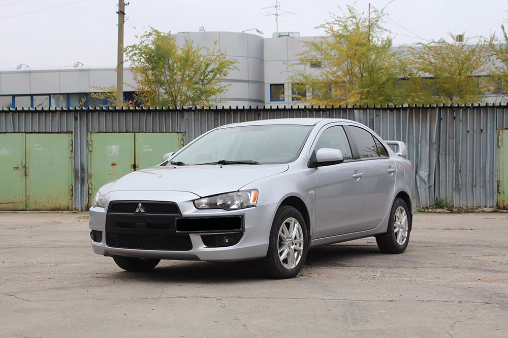 Рамка под номер на передний бампер Misrubishi Lancer X 2007-2010