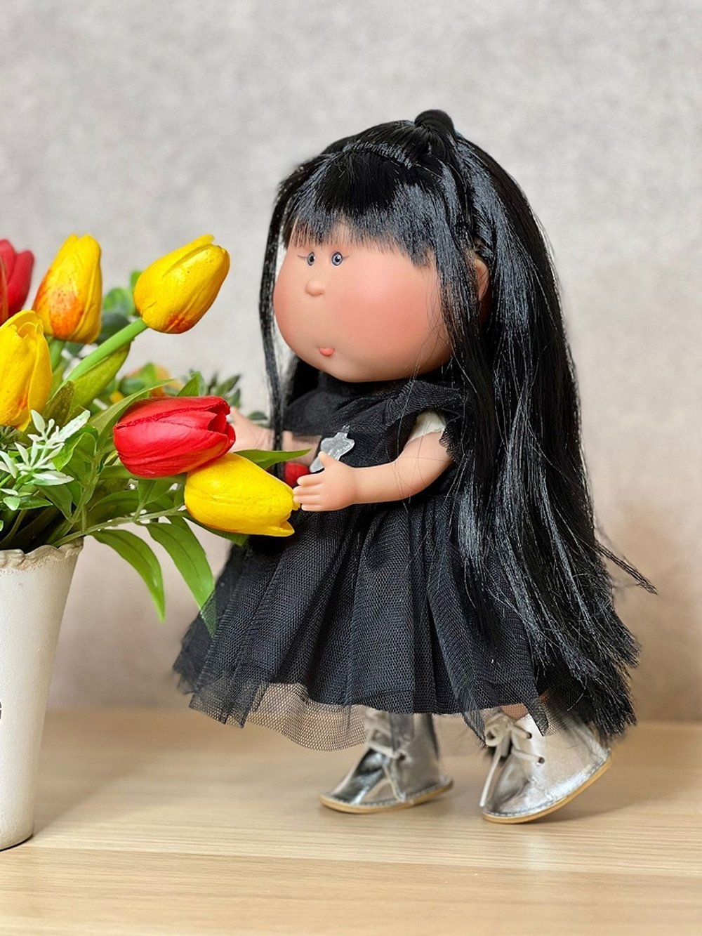 Кукла Nines виниловая 30см MIA CASE Black (3420)