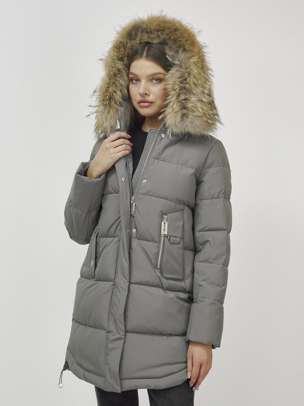Куртка женская зимняя с мехом енот премиум класса серого цвета 386Sr