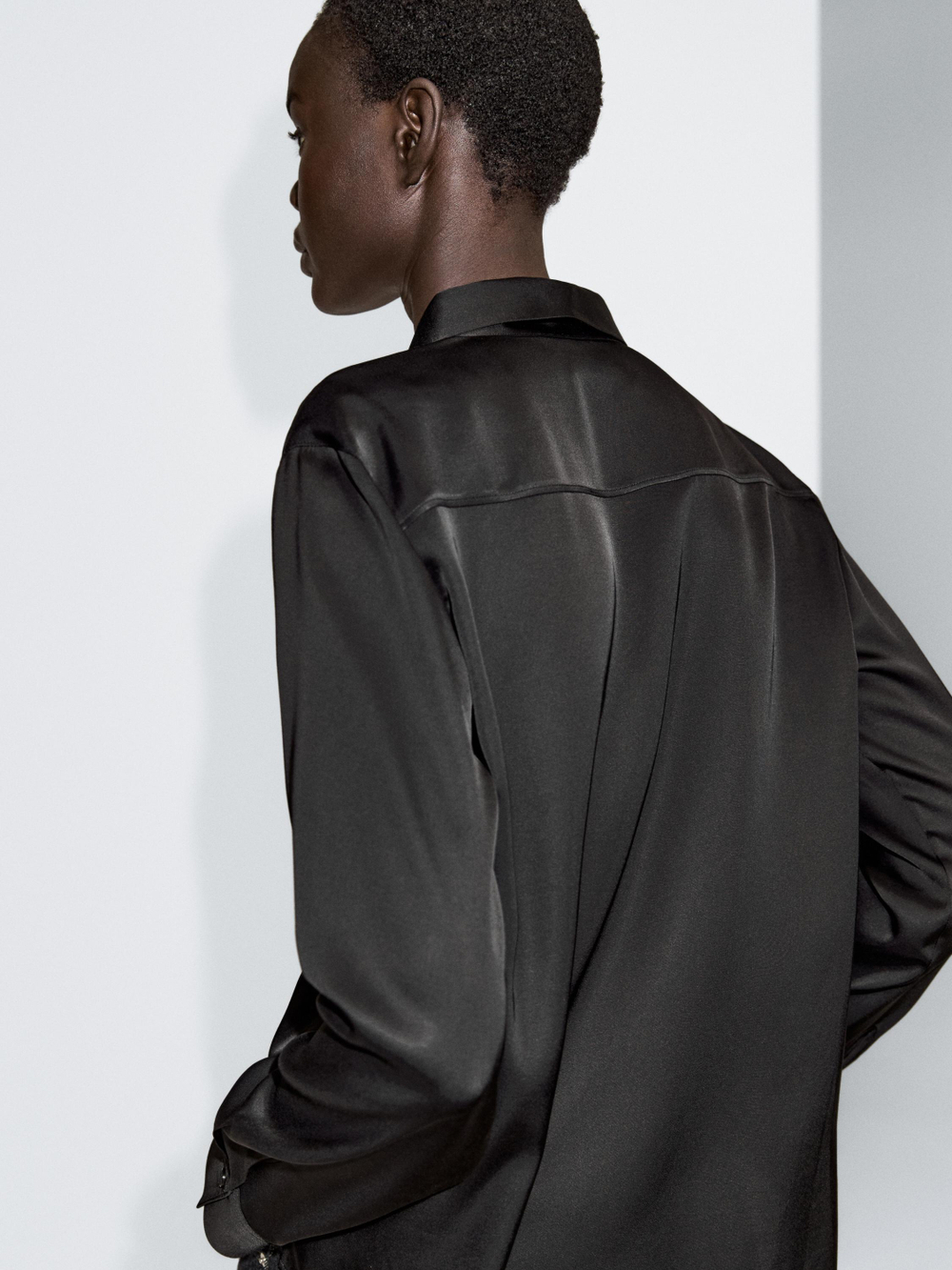 Massimo Dutti Струящаяся атласная рубашка, черный