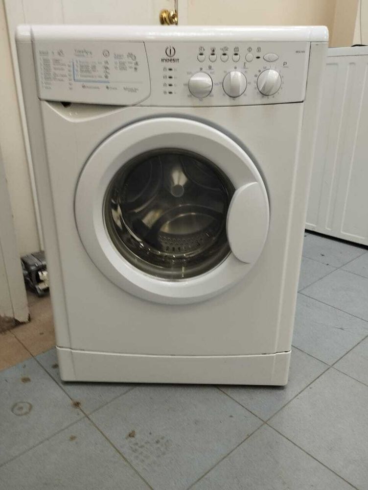 Стиральная машина Indesit WISL103 б/у