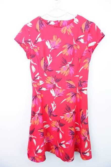 Платье яркой расцветки,визуально на 40/42 размер