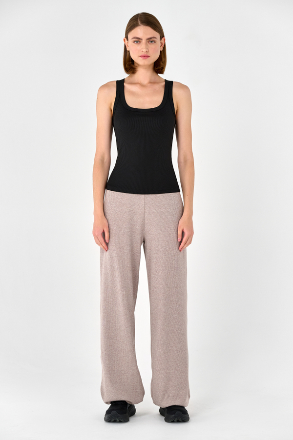 Майка с квадратным вырезом с чашками