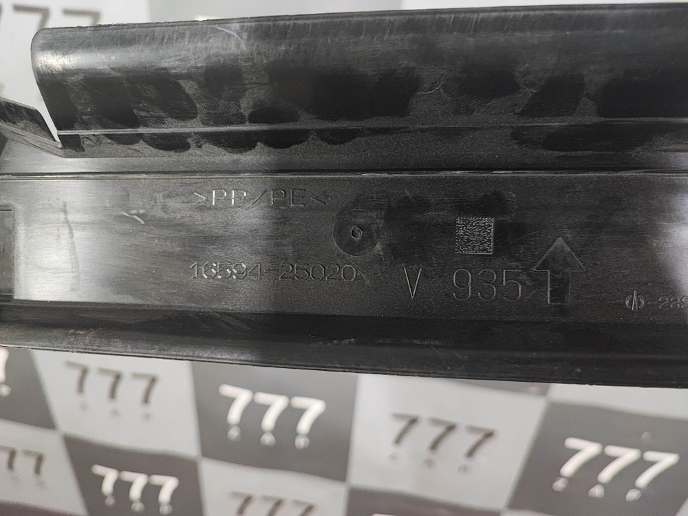 Дефлектор радиатора Toyota RAV4 V (XA50) Новый Оригинал 1659425020