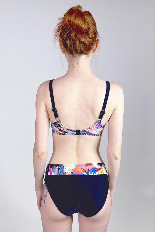 Черный купальник Fiorana с разноцветным принтом