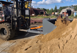 Ковш с гидравлическим опрокидыванием на вилы