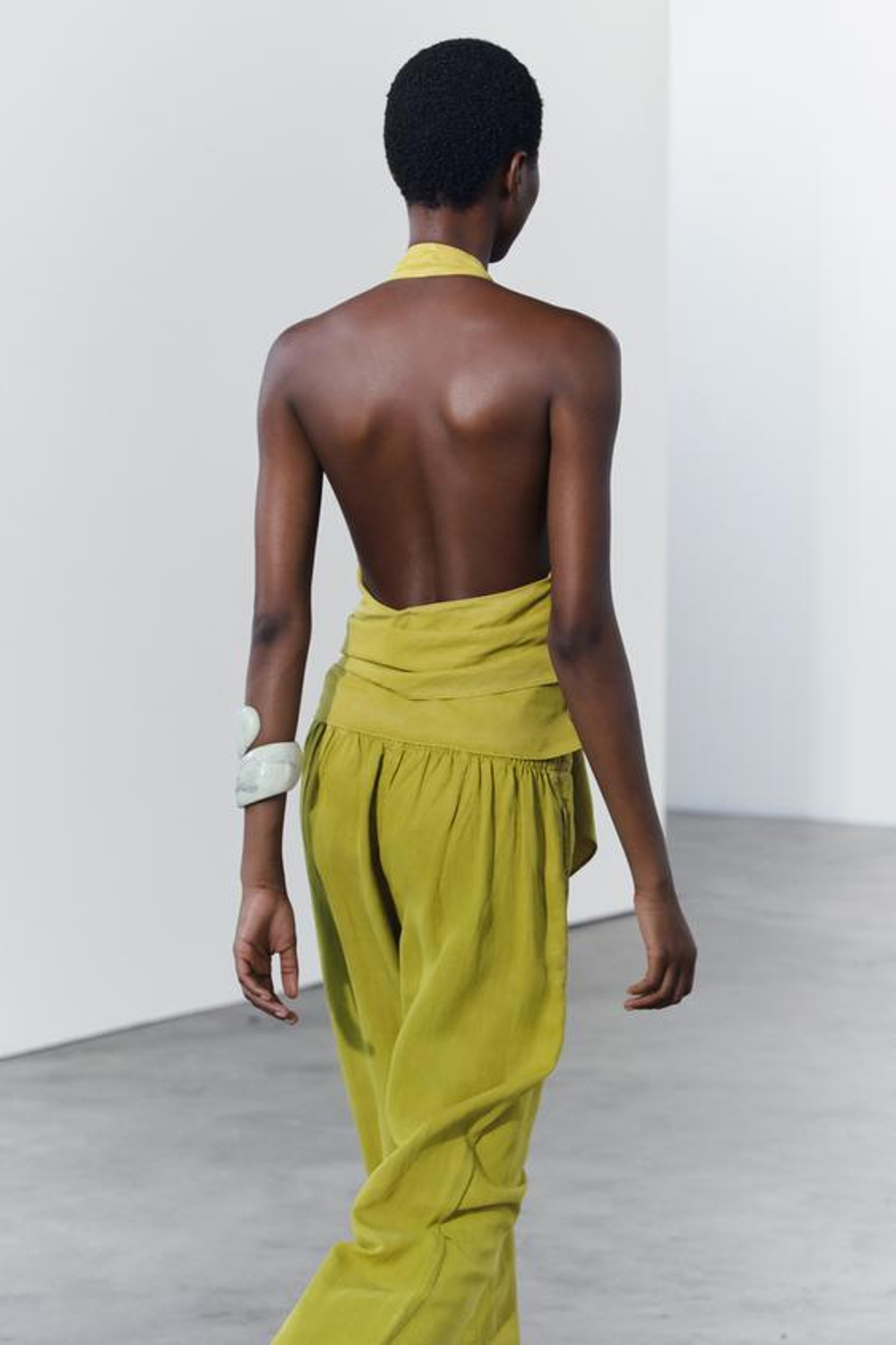 ZARA ТОП НА ЗАПÁХЕ С ГОРЛОВИНОЙ ХАЛТЕР — ZW COLLECTION, ЛАЙМОВЫЙ