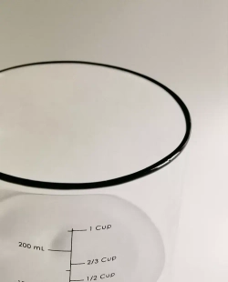 ZARA HOME МЕРНЫЙ СТАКАН ИЗ ТЕРМОСТОЙКОГО СТЕКЛА, ЧЕРНЫЙ