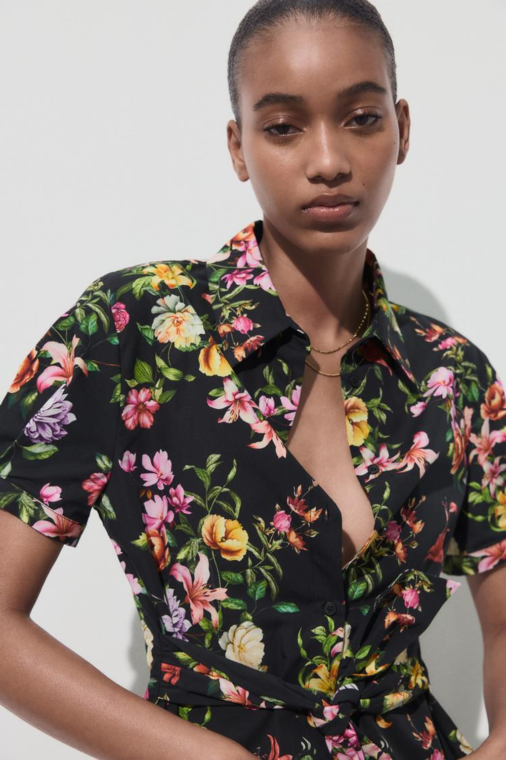 ZARA ТОП ИЗ ПОПЛИНА С ЦВЕТОЧНЫМ ПРИНТОМ, ЧЕРНЫЙ/ЗЕЛЕНЫЙ