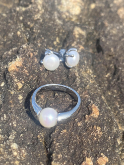Серьги из стали cо вставкой из жемчуга