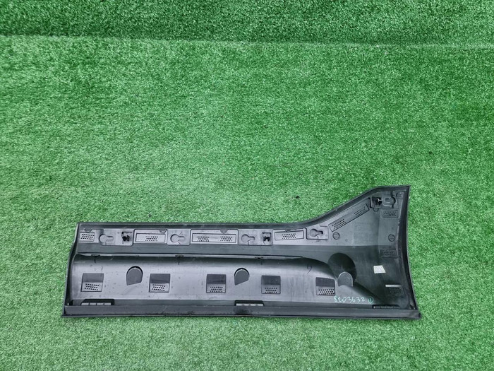 Накладка двери задняя правая Volvo XC40 (2017-н.в)