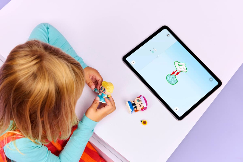 Конструктор LEGO Disney 43284 Mini Anna & Elsa