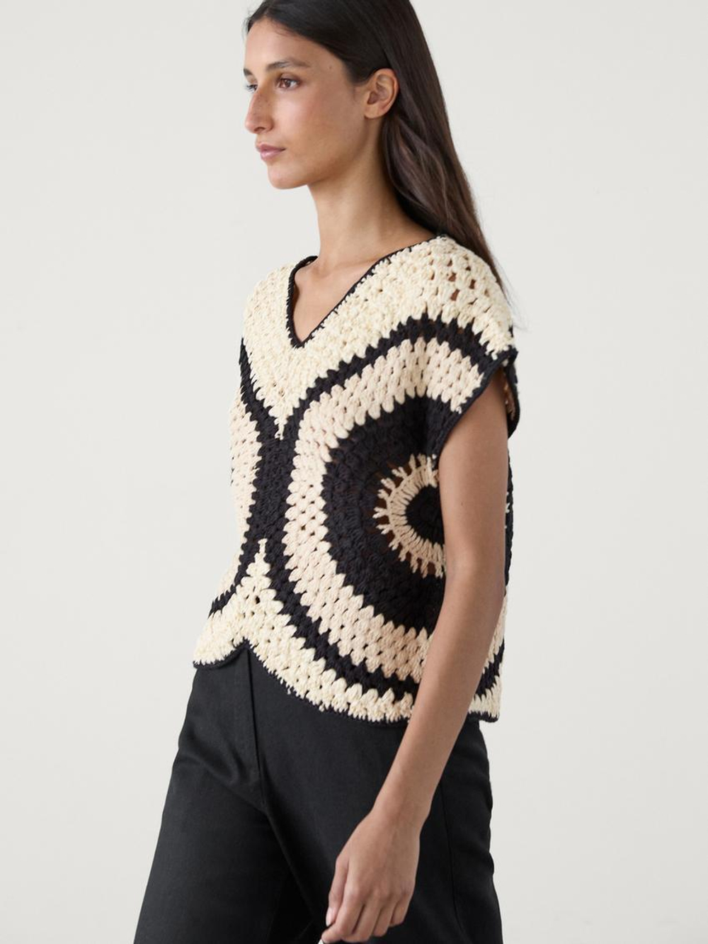 Massimo Dutti Топ из кружева кроше с контрастной деталью, натуральный, кремовый