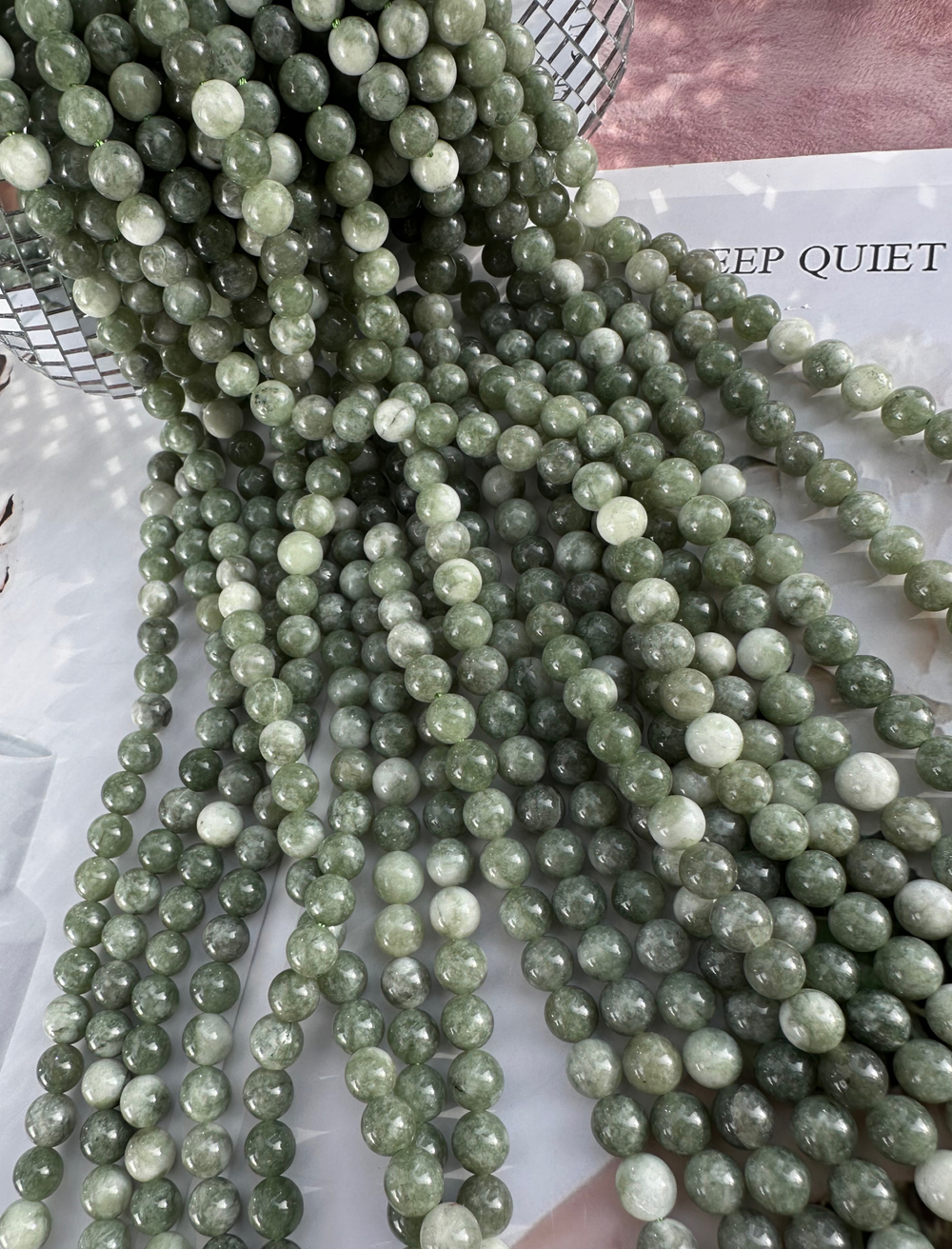 Нить бусин из тонированного кварца 8мм, гладкие