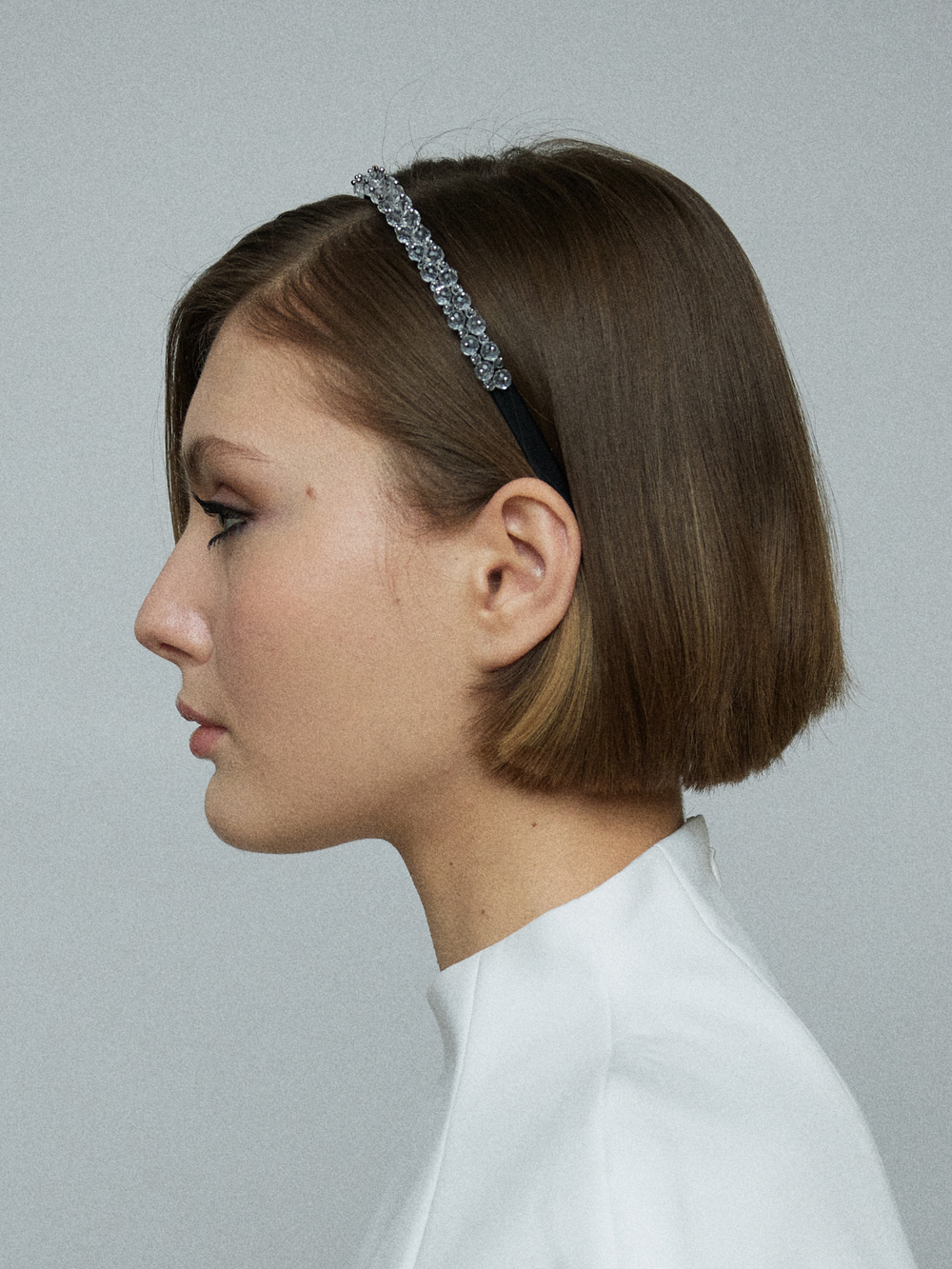 Ободок черный с хрустальным декором