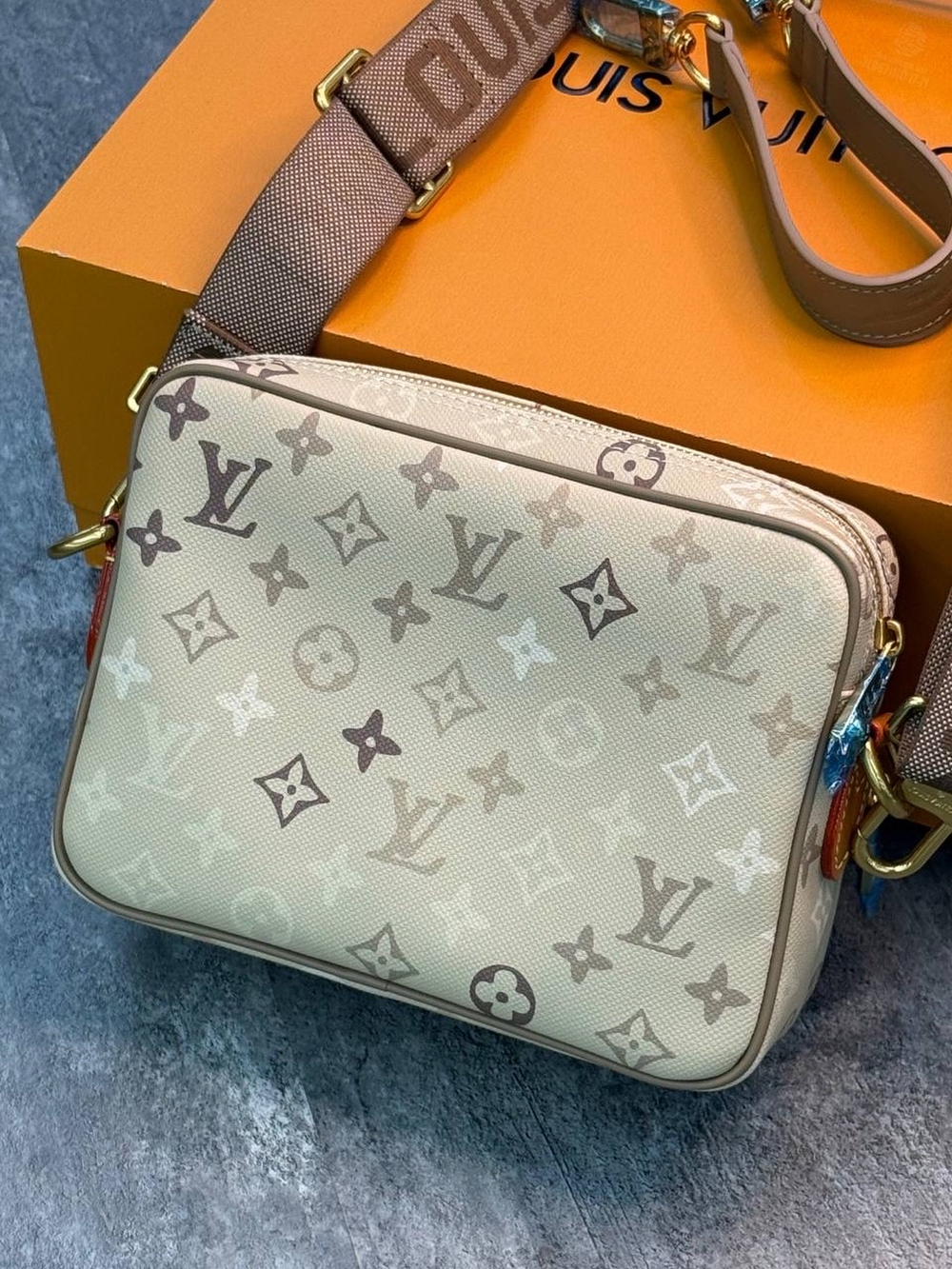 Сумка через плечо Louis Vuitton Nil G77
