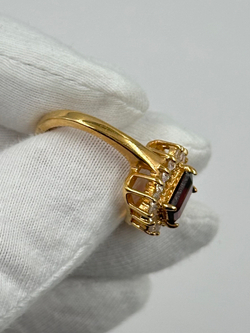 Кольцо с кристаллами