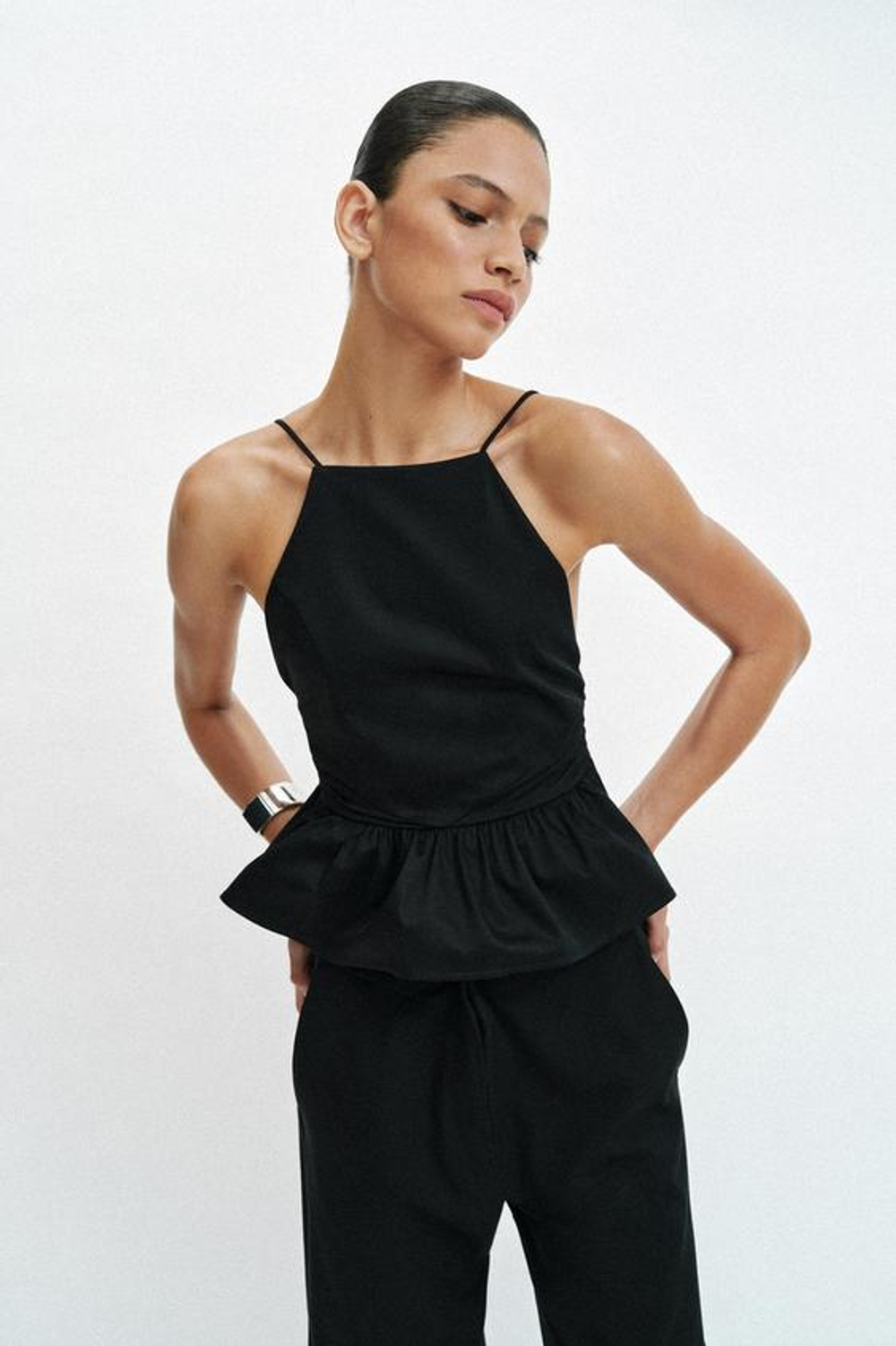 ZARA ТОП С ГОРЛОВИНОЙ ХАЛТЕР И БАСКОЙ, ЧЕРНЫЙ