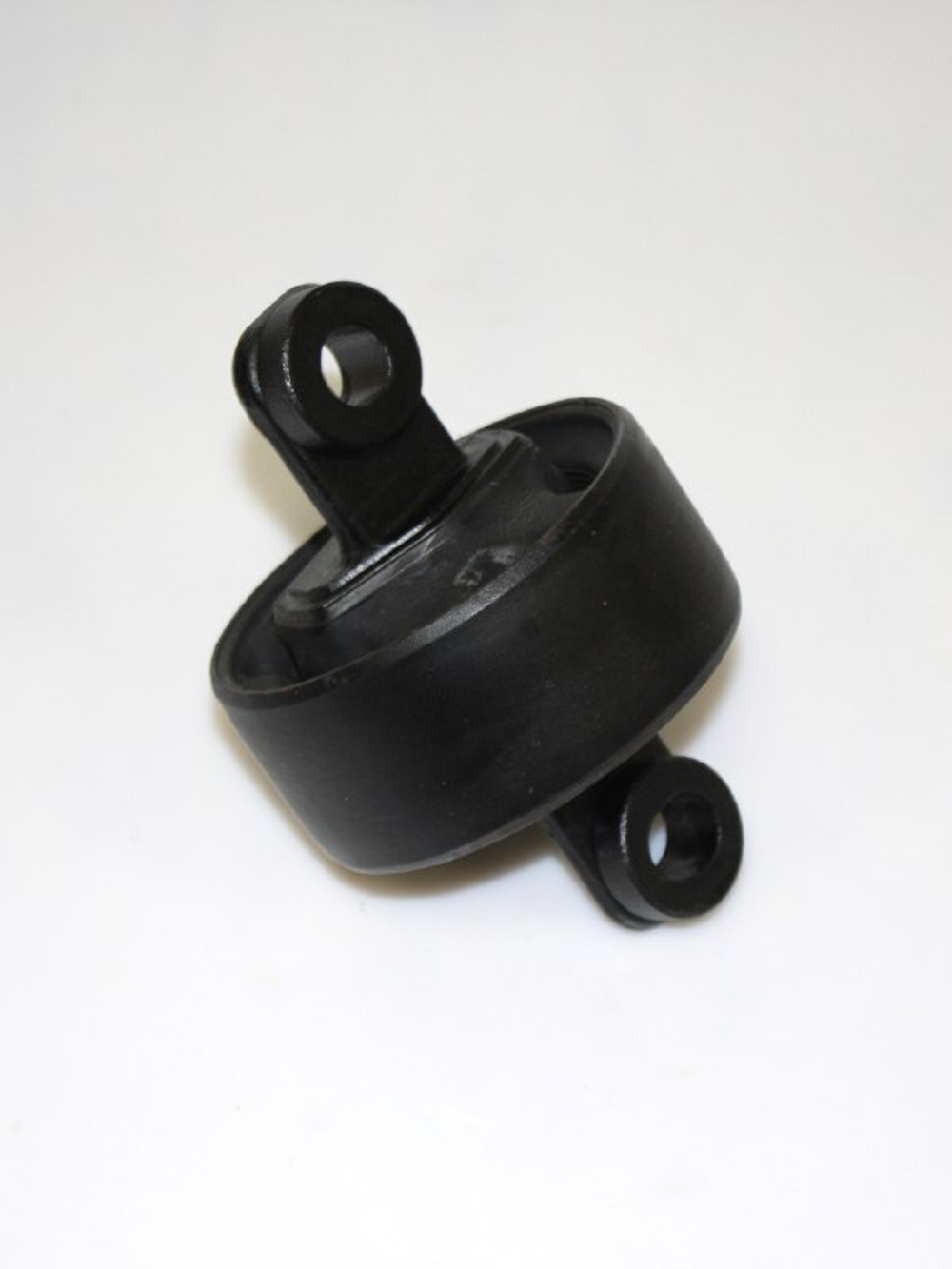 Сайлентблок заднего правого продол. рычага 552753W000 ix35