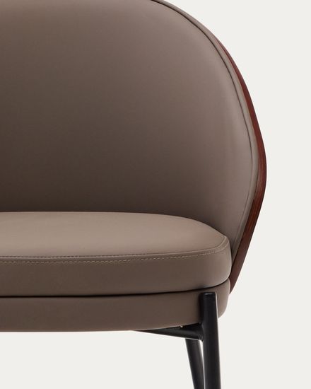 Стул Eamy из коричневой экокожи, ясеневого шпона с отделкой под орех и черного металла Испания La Forma