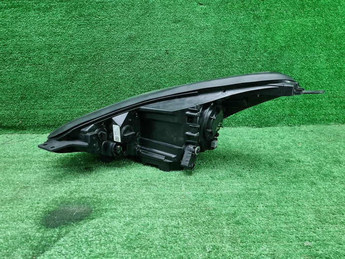 Фара правая KIA Sportage 4 QL (2016-2018) галоген