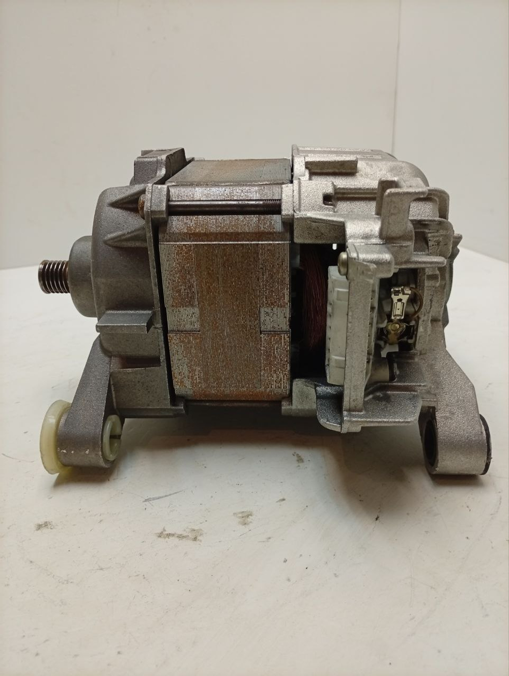 S1WTF3002A кт14 Двигатель (мотор) к стиральным машинам Bosch Siemens 141876 б/у