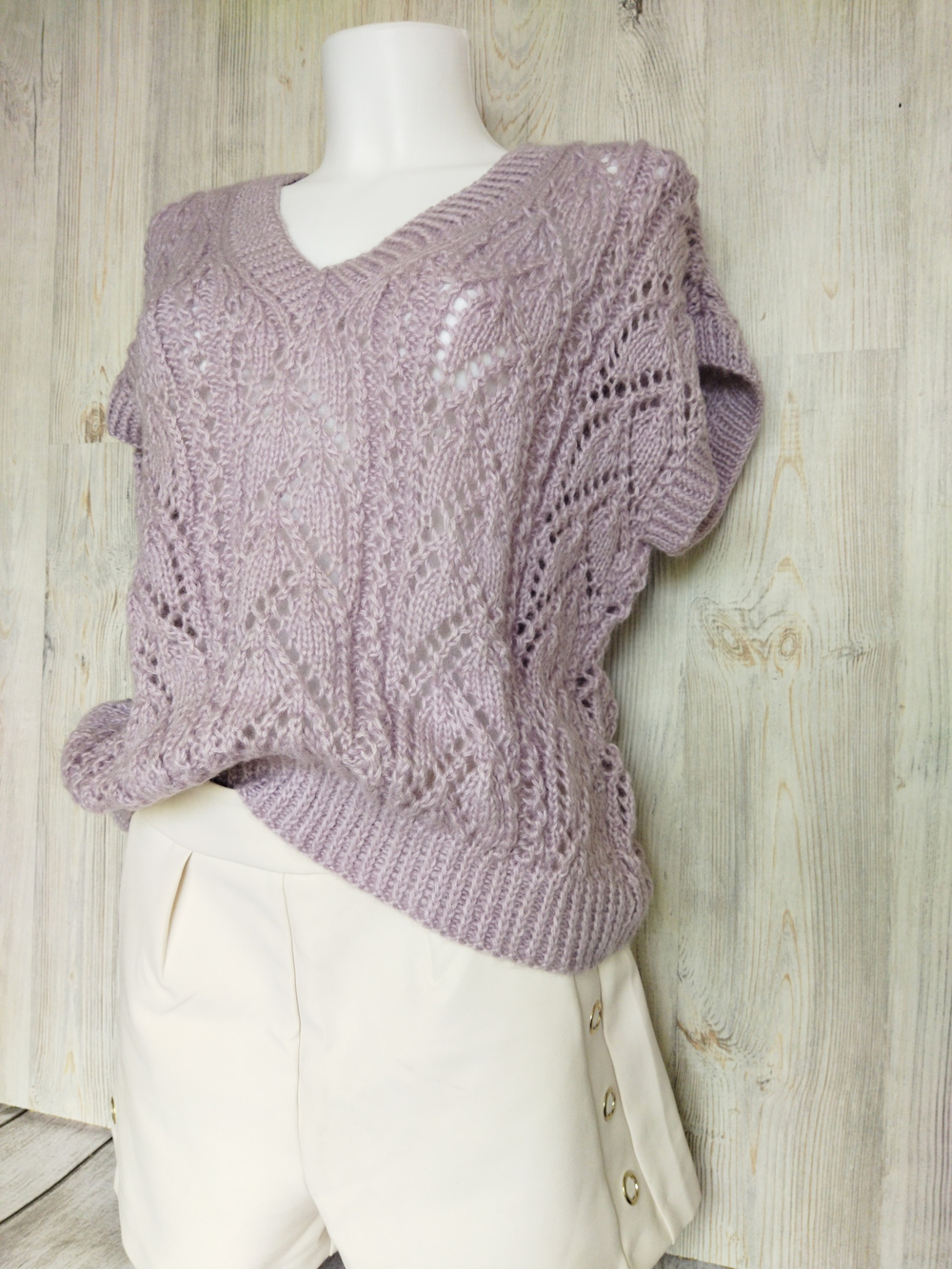 Жилет вязаный ажурный