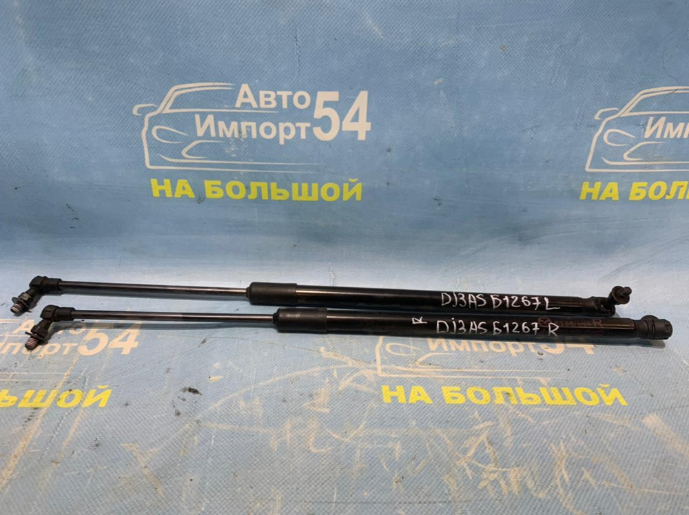 Амортизатор задней двери правый MAZDA DEMIO 2014-2019