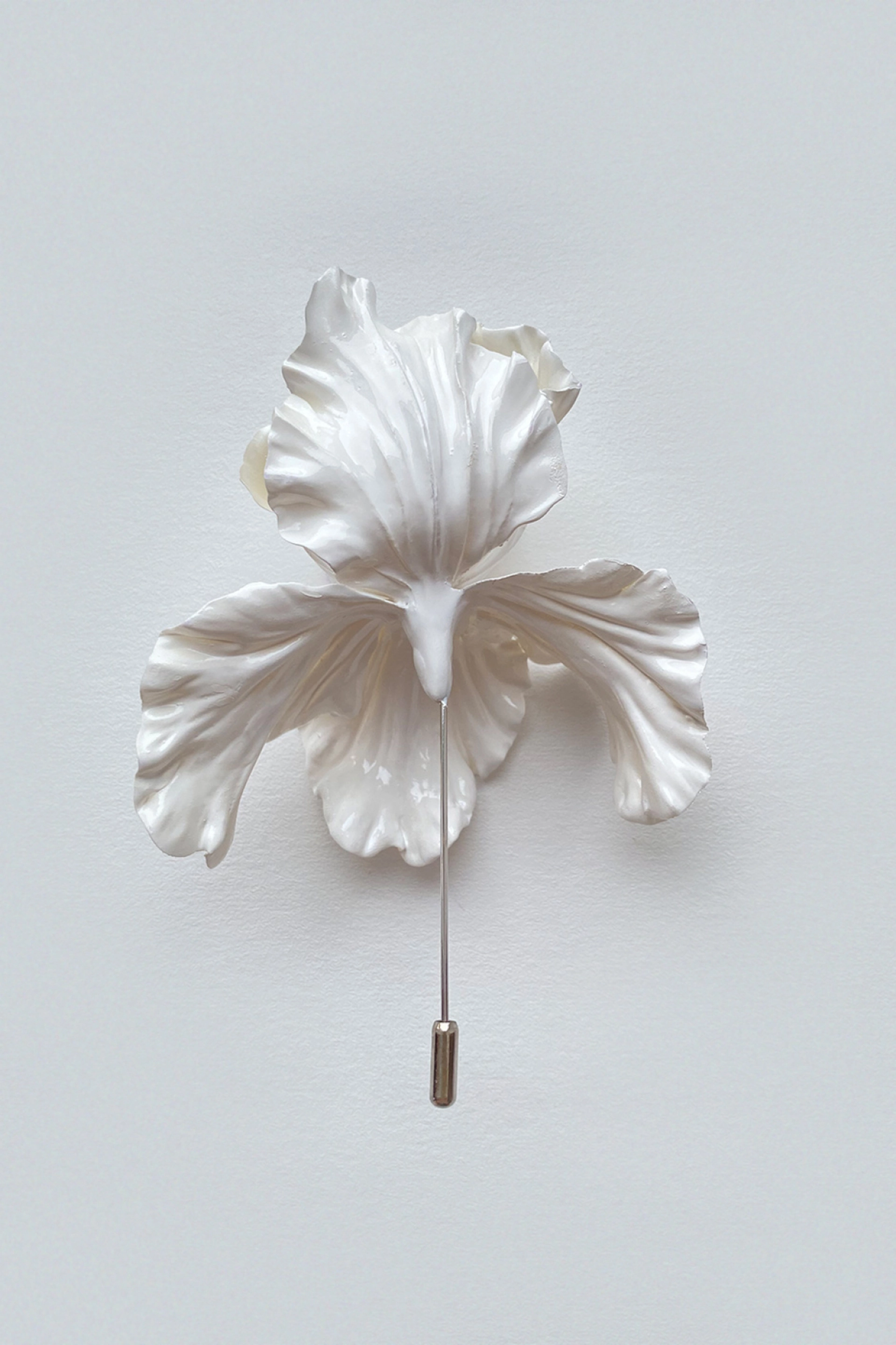 Брошь Ирис, белый