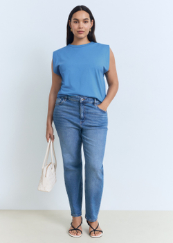 Футболка с подплечниками