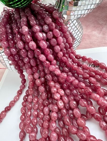 Нить бусин из тонированного кварца 8-8,5мм (галтовка)