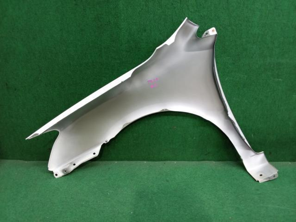 крыло переднее правое Toyota Premio NZT260 ZRT265