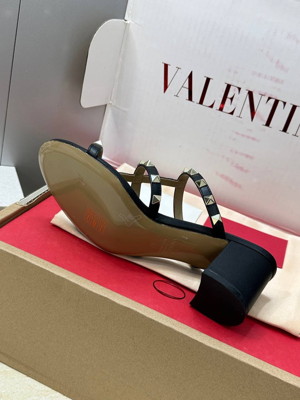 Сабо Valentino