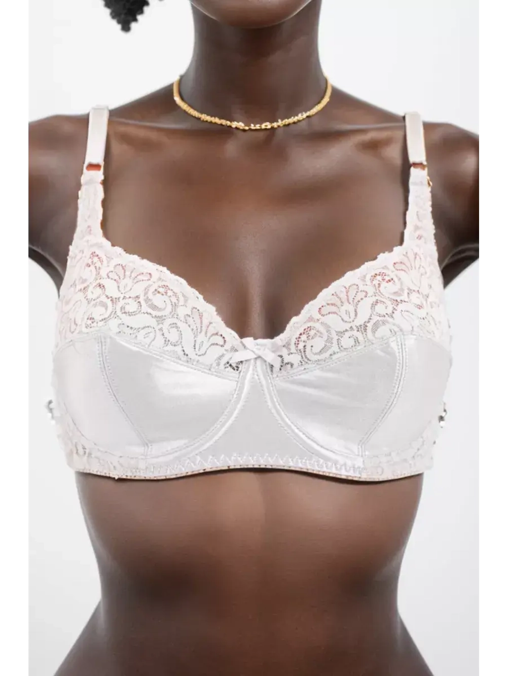 Франзуская модель Бюстгальтера большой размер с косточками