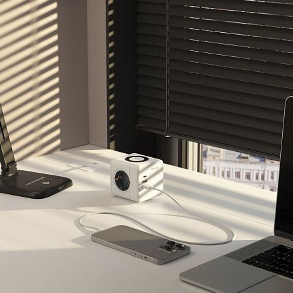 Розеточный блок 3-местный + 3×USB + беспроводная зарядка