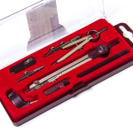 Готовальня Alingar, 7 предметов, метал. циркуль,кронциркуль,точилка,грифель,рейсфедерная вставка,держатель,универсал.держ. пластик. футляр, европодвес