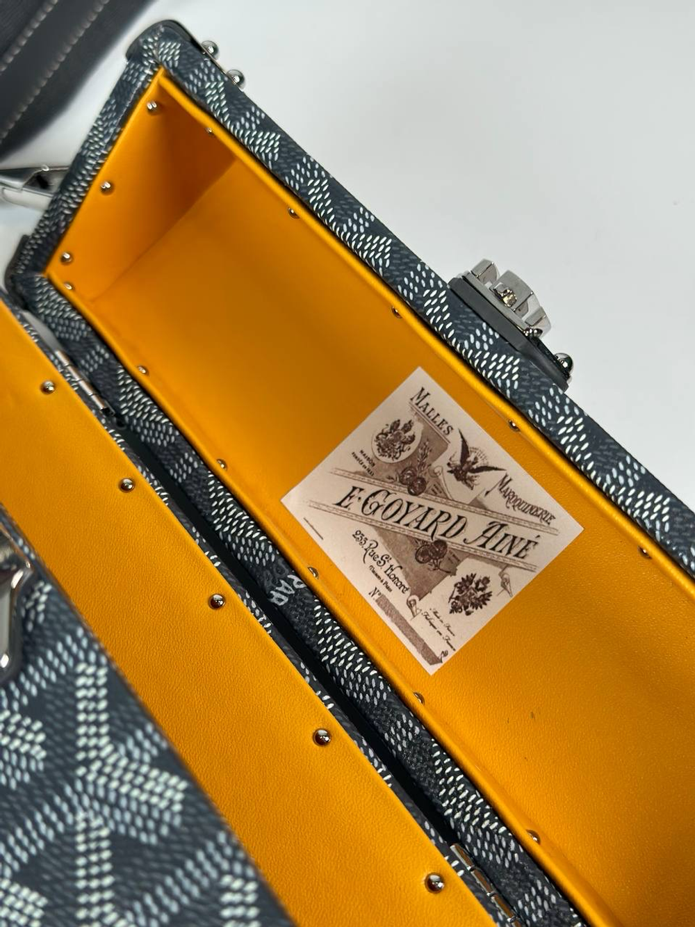Мессенджер сундук Goyard