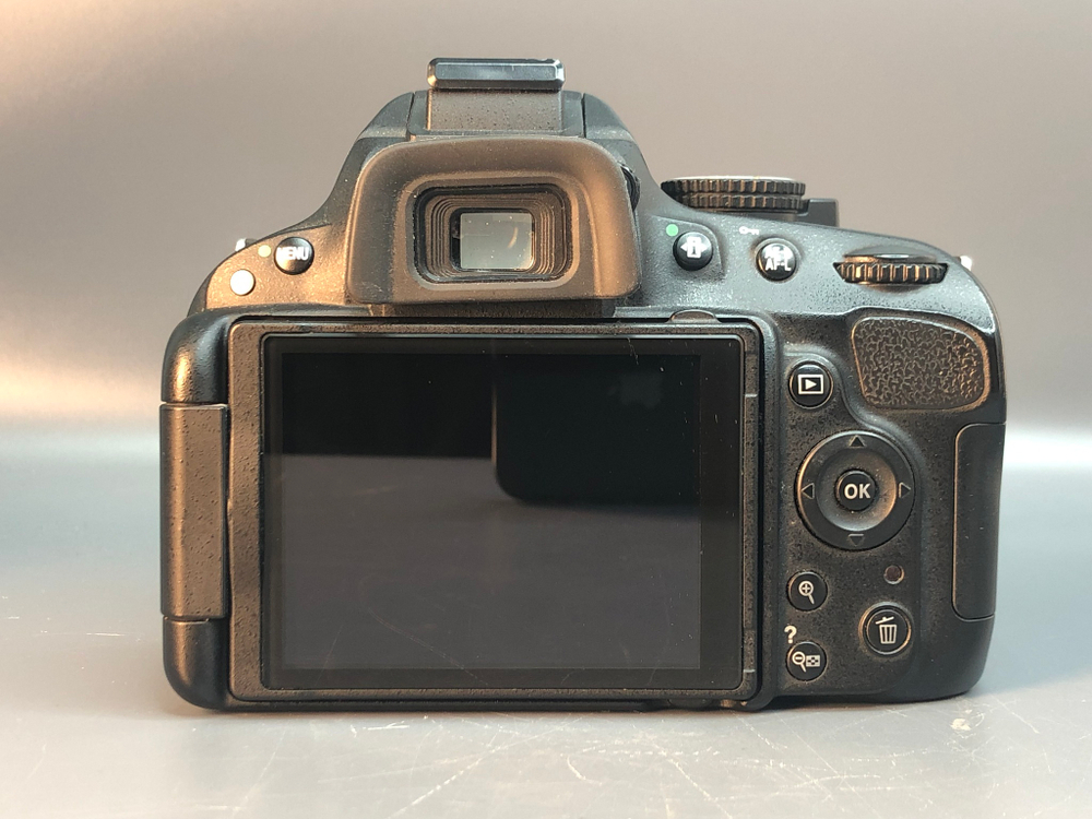 Nikon D5100 Kit 18-55mm, 9200 кадров пробега