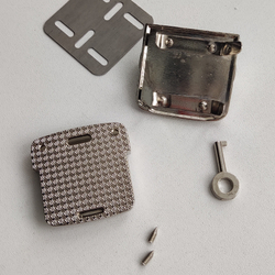 Замок-защелка портфельный на винтах 42*40 Серебро