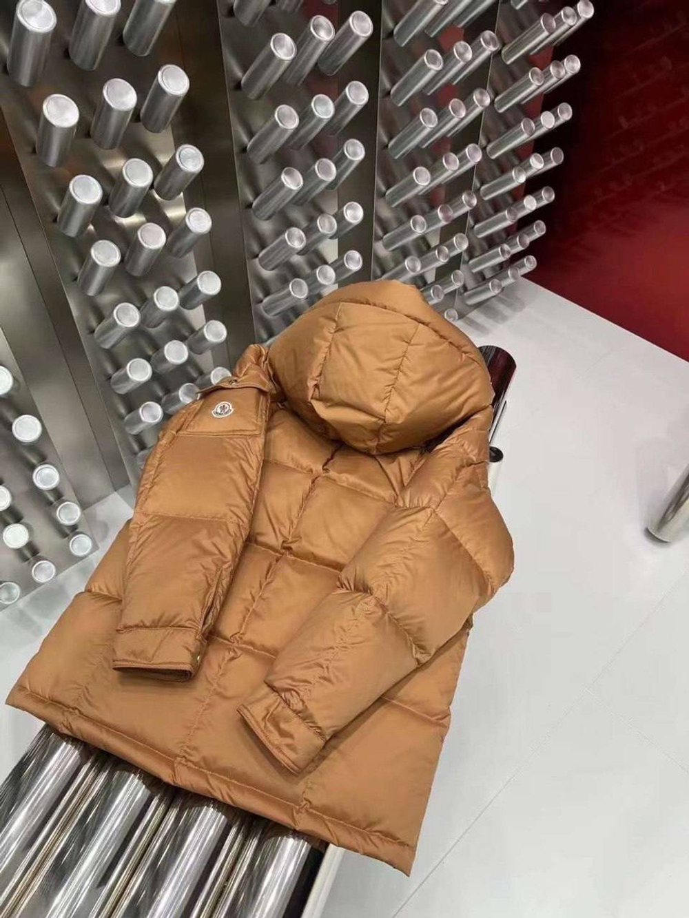 Пуховик Moncler