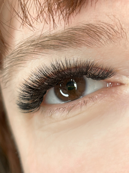 Наращивание ресниц 3D тройной объем