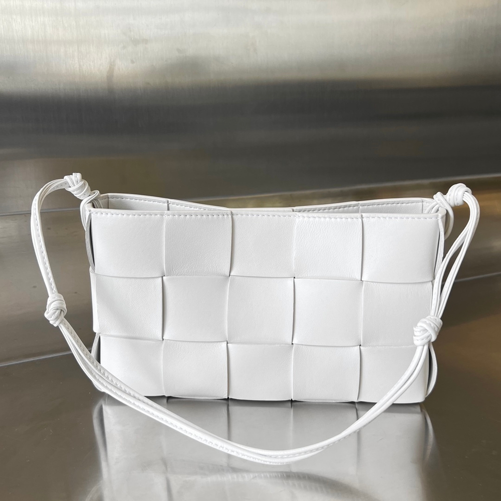 Bottega Veneta Cassette Pouch On Strap 22 cm