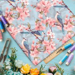 Ткань премиум габардин птицы в цветущей яблоне