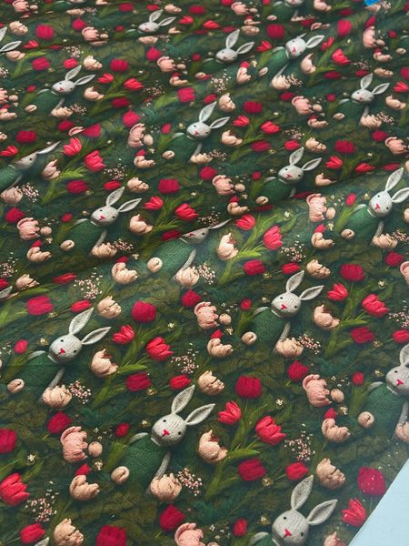 ВЯЗАНЫЙ ЗАЙЧИК С ТЮЛЬПАНАМИ, 100% хлопок 4