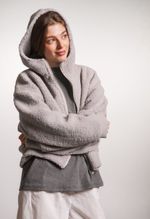 Худи на молнии укороченная из плюшевой ткани, серая