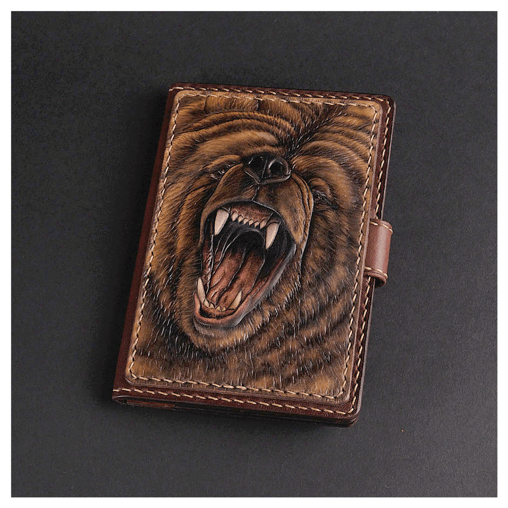 Кожаная обложка на паспорт «Медведь»