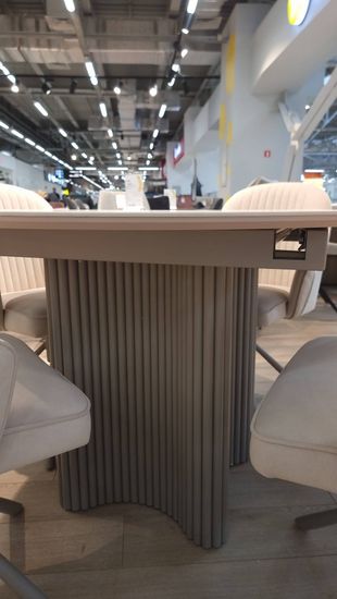 Стол АДАЖИО 115 КРУГЛЫЙ GILT WHITE, керамика / Латте каркас